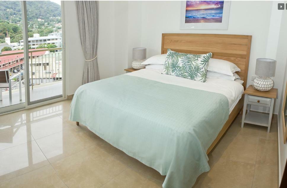 The Quadrant Luxury Apartments Victoria Exterior photo